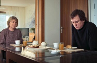 Sterben: A Poignant Tale of Family, Life, and the Inevitability of Mortality